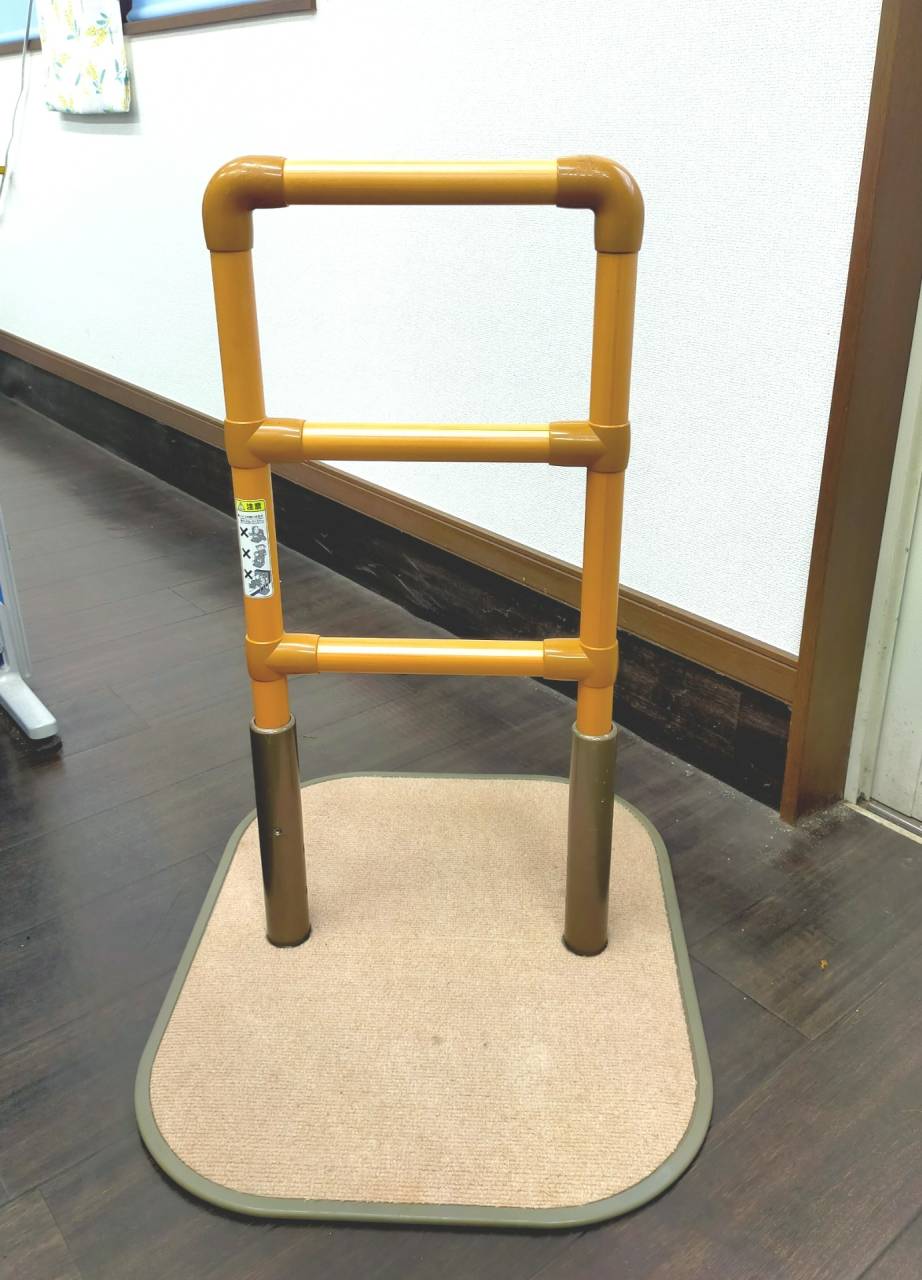 【福祉用具・瀬谷区】中古の室内用手すり入荷しました！